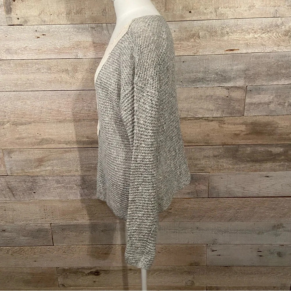 💥5/$25 Holister women’s grey & white oversized sweater in size x-small/small - Picture 3 of 10